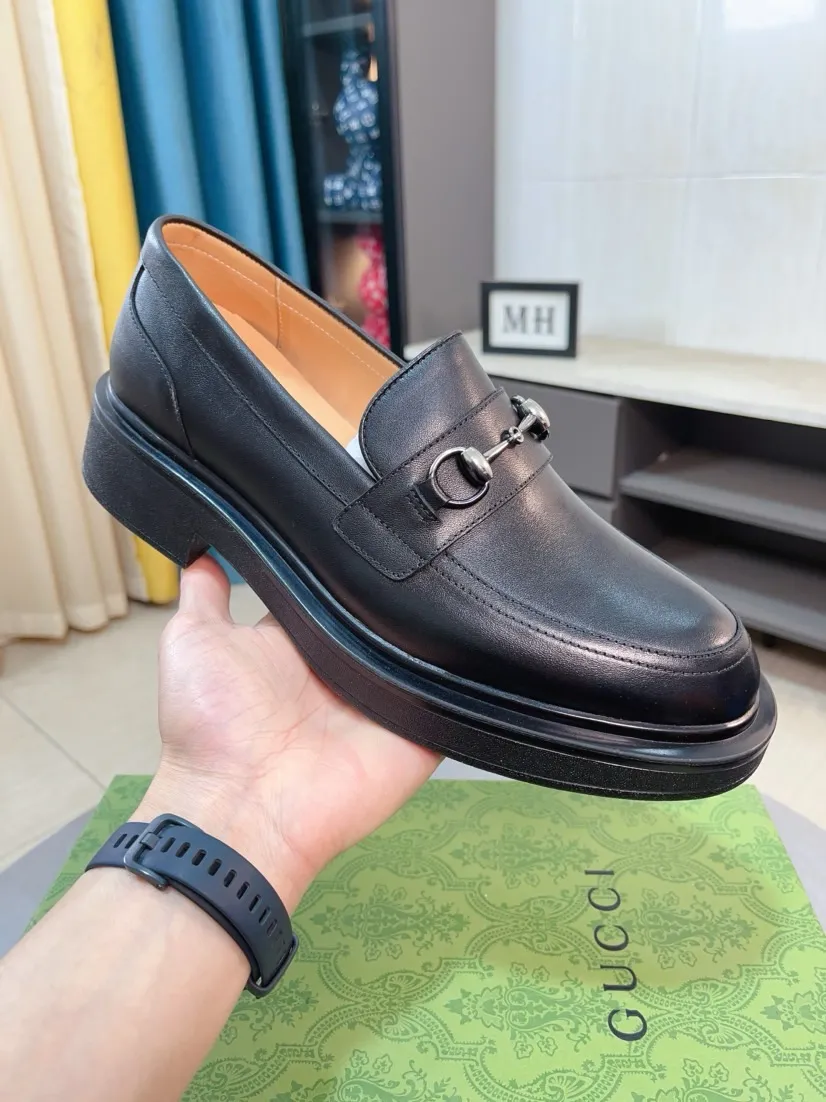 Factory price 520🌹🌹 [GUCCI Gucci] A new style of formal men's leather shoes is here ~ The original quality upper is made of cowhide imported from Italy + soft and delicate leather, comfortable and soft first-layer cowhide lining, rubber wear-resistant outsole, the shoe shape is dignified and domineering, and the luxury charm cannot be concealed! The natural and free nouveau riche leads the trend. Code number: 38-44